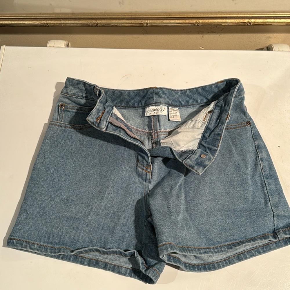 Blue Jean shorts by Jeanology